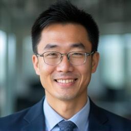 세련된 웃음을 짓고 있는 김민준 테크 에디터의 프로필 사진